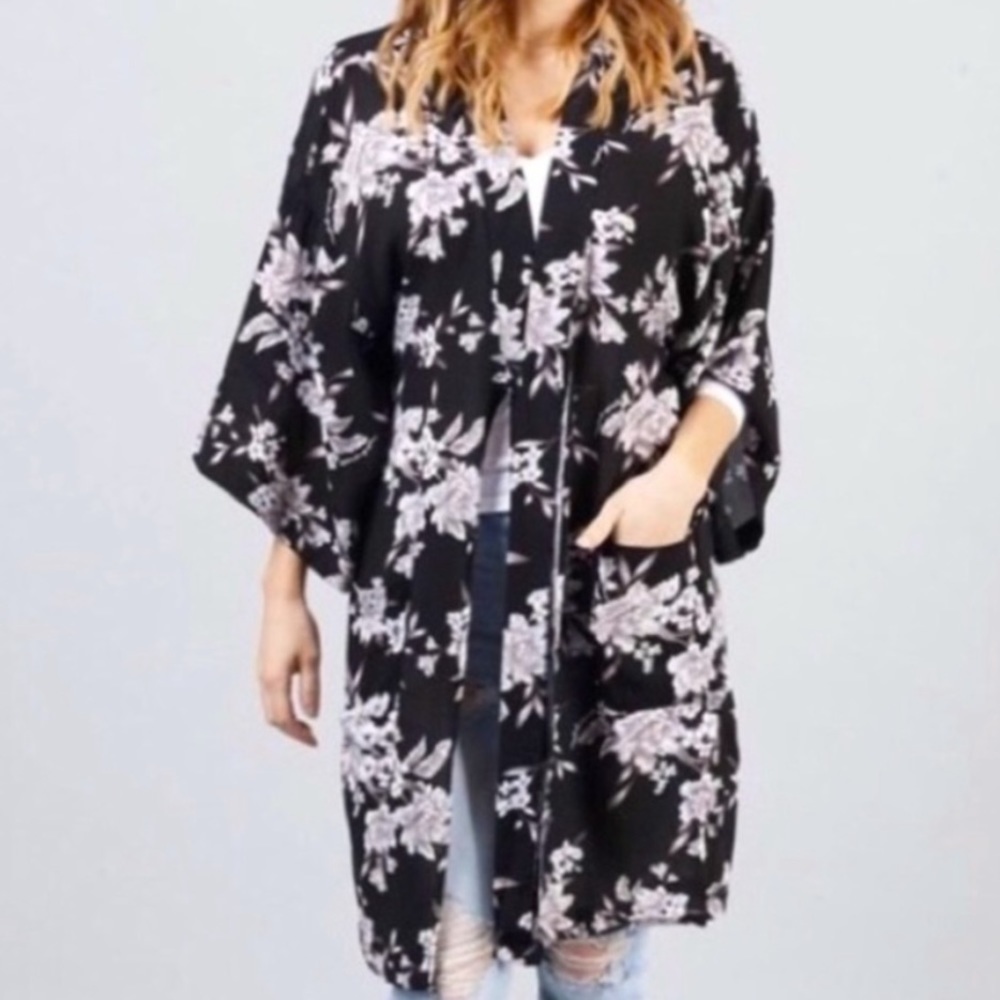 Spiritual Gangster Black and White
Floral Maya Kimono